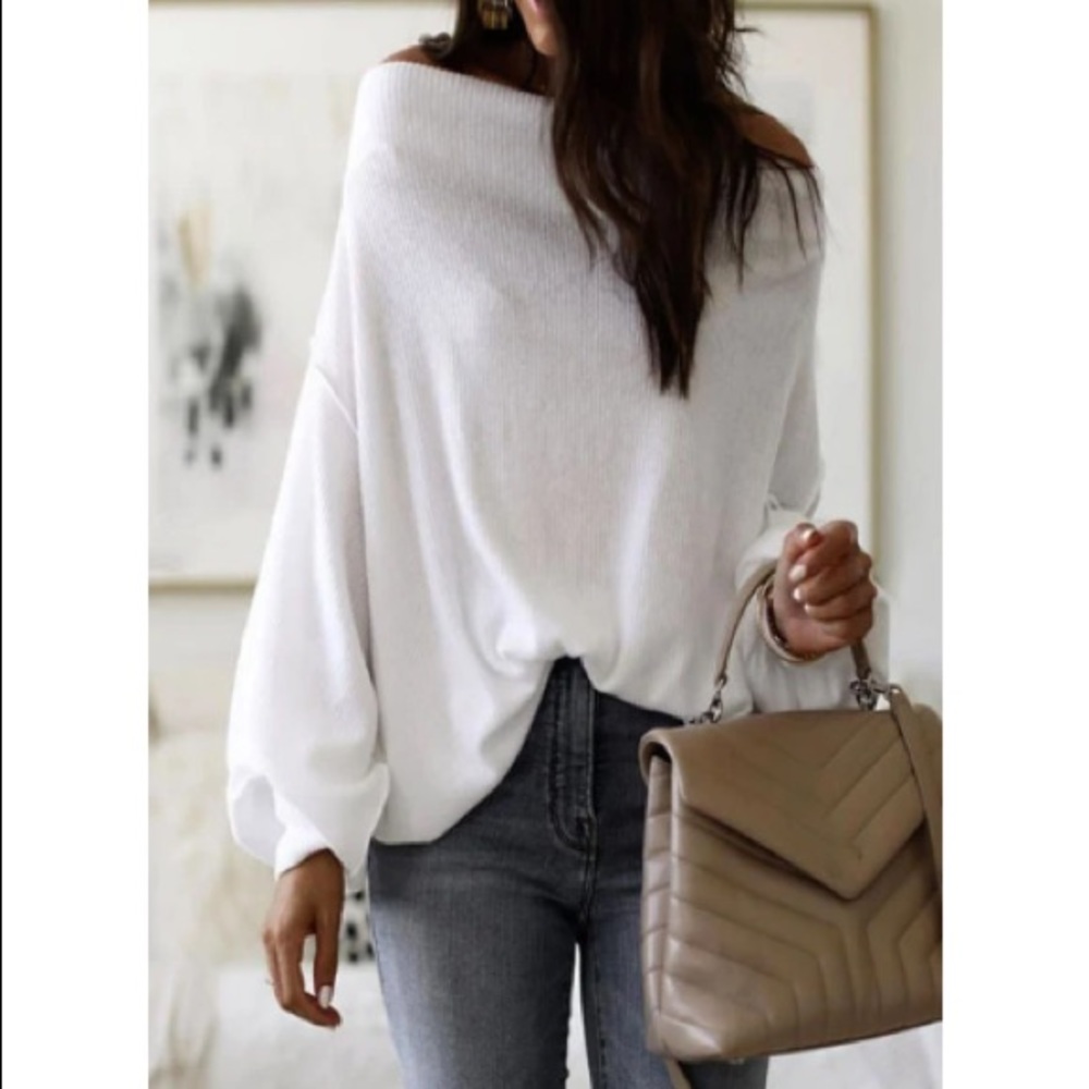 White top/sweater